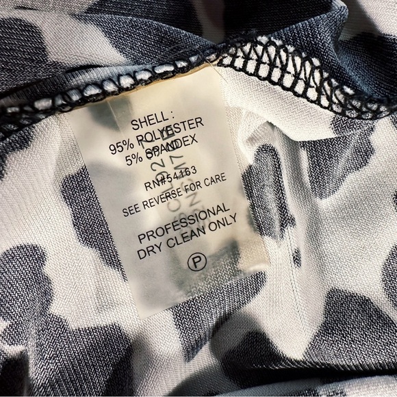 Calvin Klein 'Sleeveless Pleat Neck Abstract Print Knit Top' in Black & White L - Picture 6 of 10